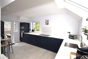 Microwave, oven, dishwasher, highchair - 4 Bed in Shaldon (oc-driftc) (Shaldon)