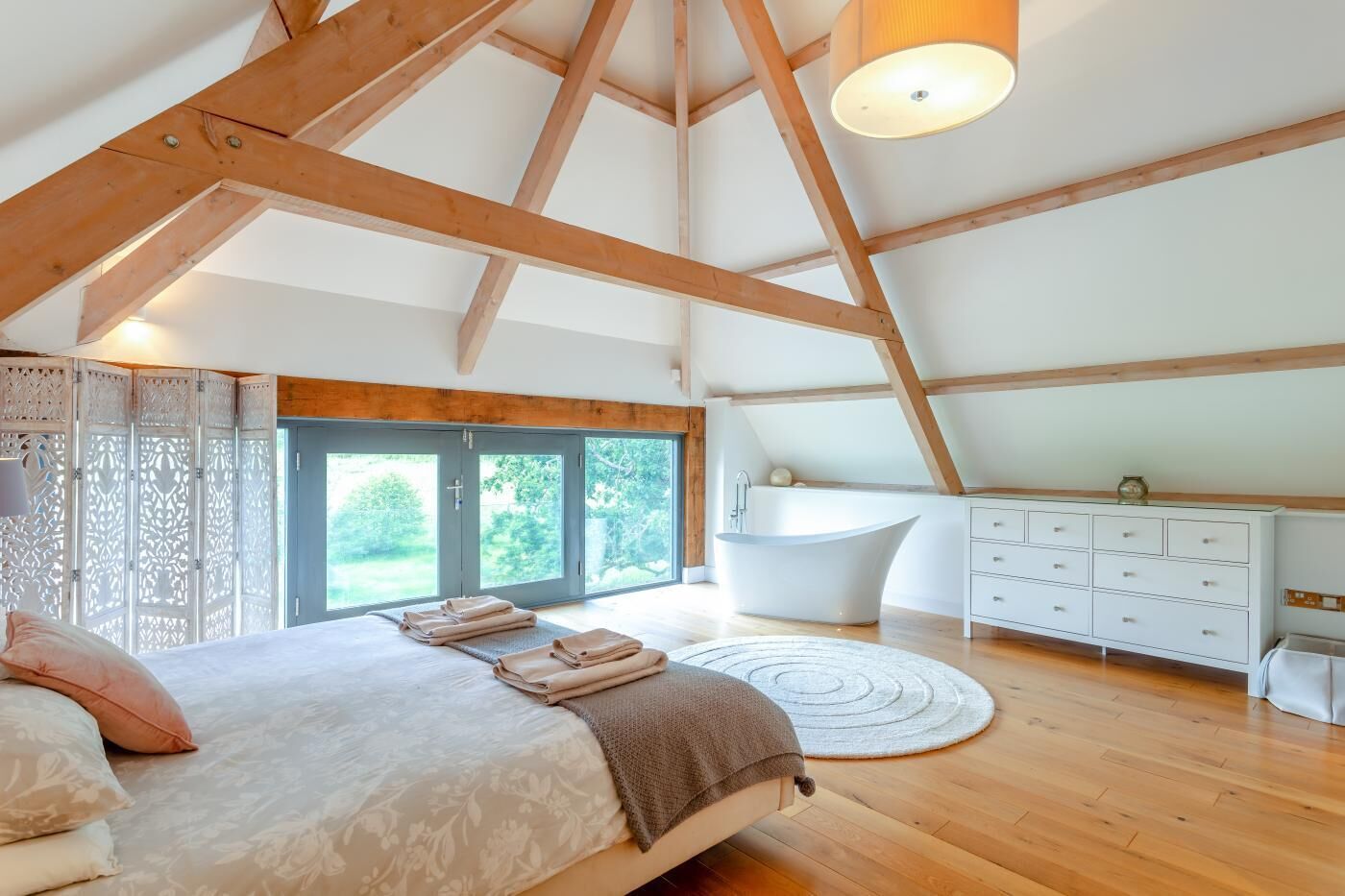 4 bedrooms, iron/ironing board, travel crib, WiFi (free)