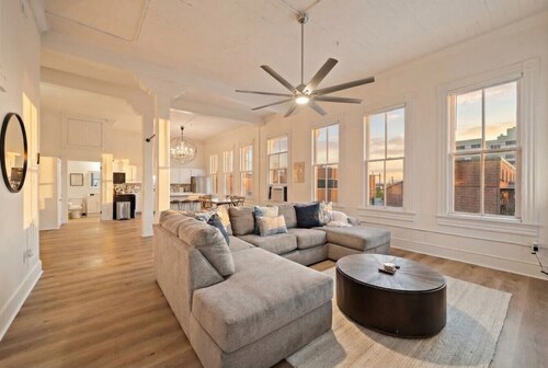 Charming Historic Loft in Downtown Galveston