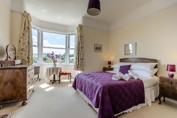 7 bedrooms, WiFi (free), bed sheets