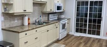 Private Waterfront Cottage, Rivermist Retreat