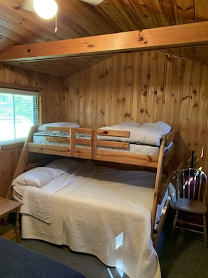 3 bedrooms, travel crib, free WiFi, bed sheets