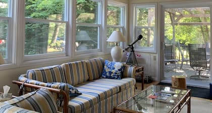 Private Waterfront Cottage, Rivermist Retreat