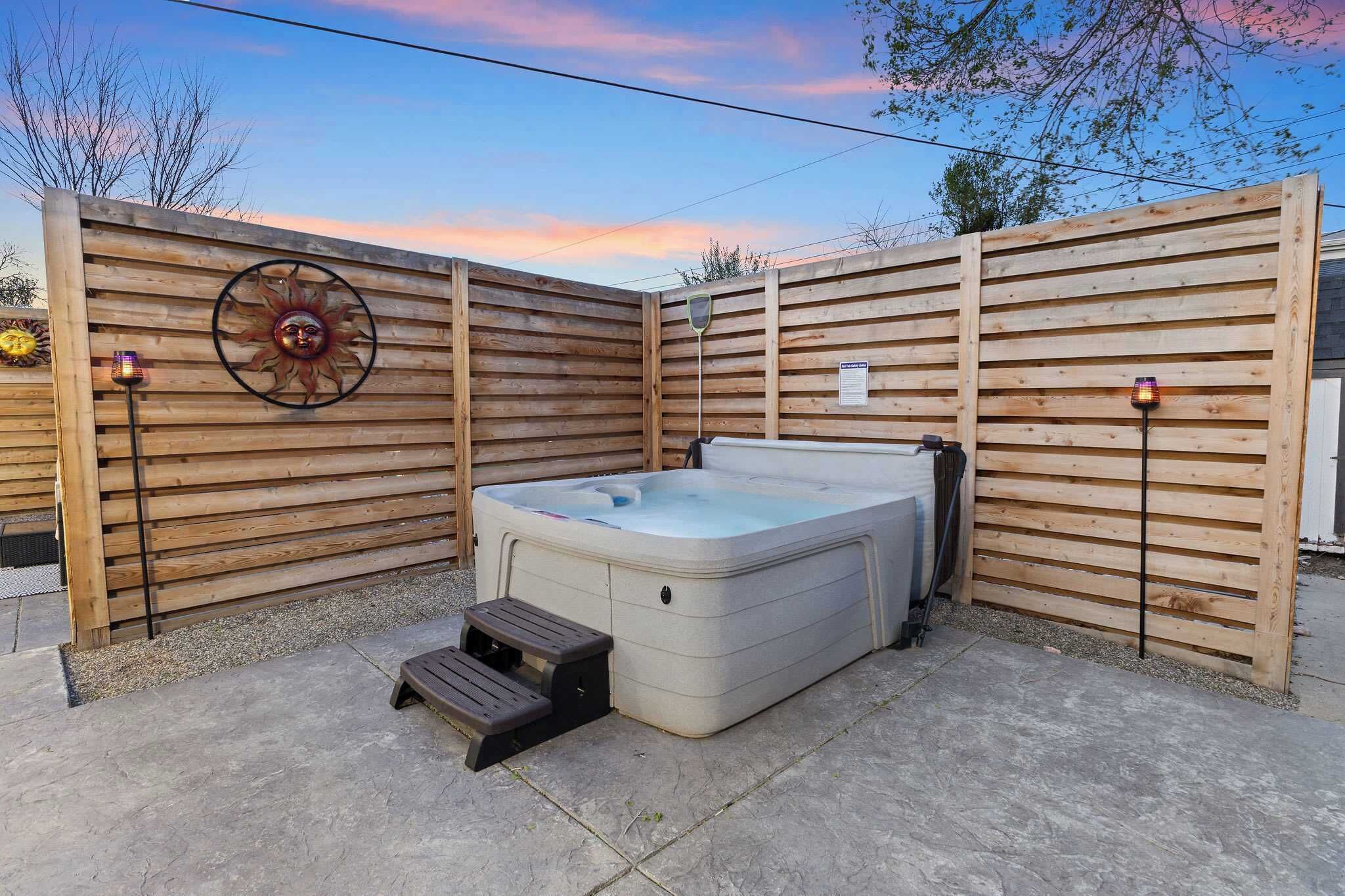 Tina de hidromasaje al aire libre