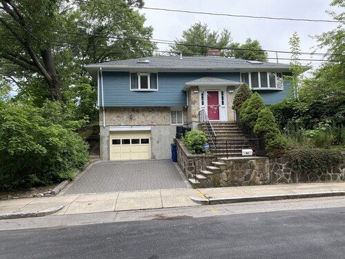 Terrific vacation house only 4.5 miles away from downtown Boston