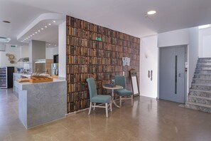 Lobby sitting area - Naiades Hotel by Estia (Hersonissos)