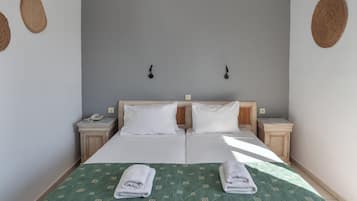 Laptop workspace, blackout drapes, iron/ironing board, free WiFi