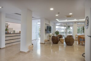 Quầy tiếp tân