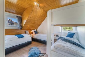 3 bedrooms, desk, iron/ironing board, travel crib