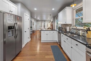 Interior - Windsor Retreat: Across from Park + Hot Tub (Windsor)