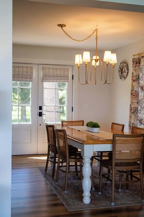 Dining - Waterfront Tilghman Retreat with Dock, Fire Pit & Sunsets (Tilghman Island)