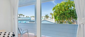 Stylish Newport Beach Living - 1 block to Beach