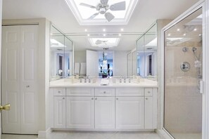 Apartment, Mehrere Betten (Shipps Landing III Unit 525) | Badezimmer