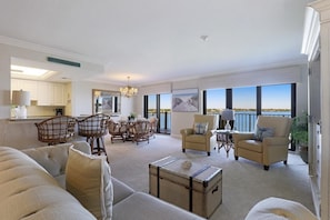 콘도, 침대(여러 개) (Shipps Landing III Unit 525) | 거실