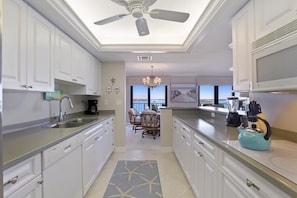 콘도, 침대(여러 개) (Shipps Landing III Unit 525) | 전용 주방