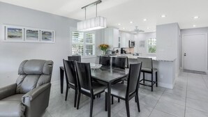 Lejlighed - 1 kingsize-seng (Inland condo with pool, spa, tennis a) | Privat køkken