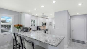 Condo, 1 cama King size (Inland condo with pool, spa, tennis a) | Cocina privada