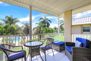 Condo, 1 cama King size (Inland condo with pool, spa, tennis a) | Balcón