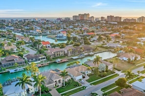 Pool - Sunny Waterfront Home Near Beach, Shops and Food (Marco Island)
