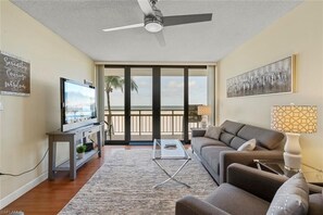 Condo, 1 King Bed (Tradewinds 511) | Living room