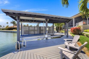 Pool - Waterfront Home With Infinity Pool, spa and Outdoor TV (Marco Island)