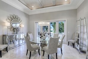 Dining - Waterfront Home With Infinity Pool, spa and Outdoor TV (Marco Island)