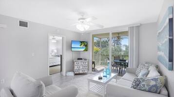 Condo, Multiple Beds (Oceangoing condo with pool and steps ) | Living room