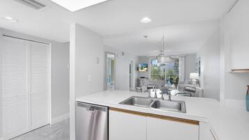 Condo, Multiple Beds (Oceangoing condo with pool and steps ) | Private kitchen