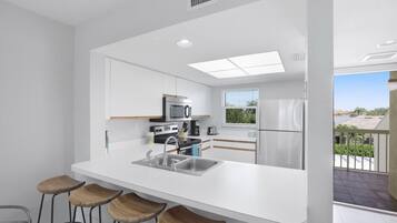 Condo, Multiple Beds (Oceangoing condo with pool and steps ) | Private kitchen