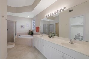 Apartment, Mehrere Betten (The Provence of Marco D-3) | Badezimmer