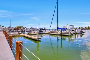 公寓客房, 多張床 (Waterfront condo in Anglers Cove with) | 湖泊