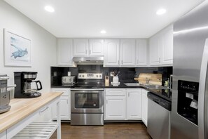 Condo, Berbilang Katil (South Seas Tower 3-1708) | Dapur peribadi