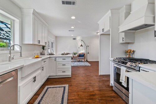 New-Bright-Stylish-City Center 4 Bedroom 3 Bath Home with Office