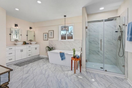 Bathtub, hair dryer, towels, soap. New-Bright-Stylish-City Center 4 Bedroom 3 Bath Home with Office