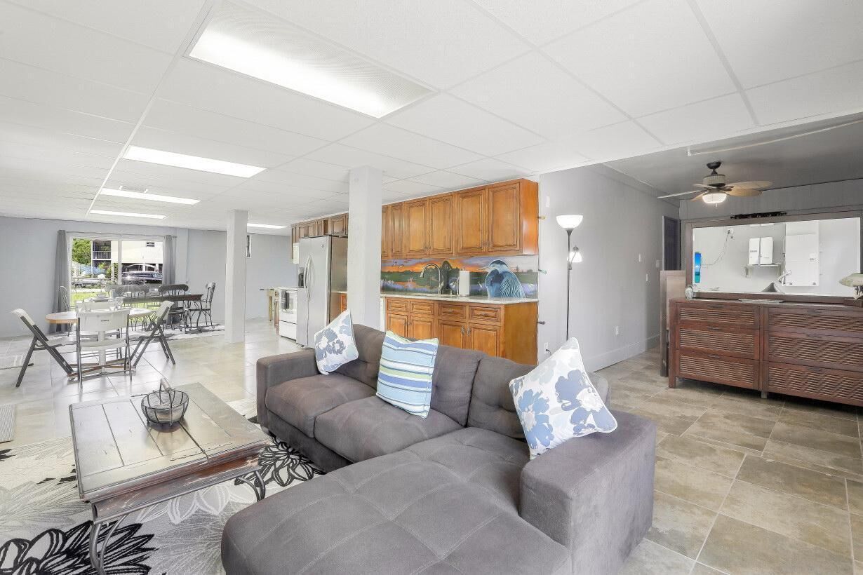 Talo, useita sänkyjä (Goodland pet-friendly home with dock ) | Oleskelualue