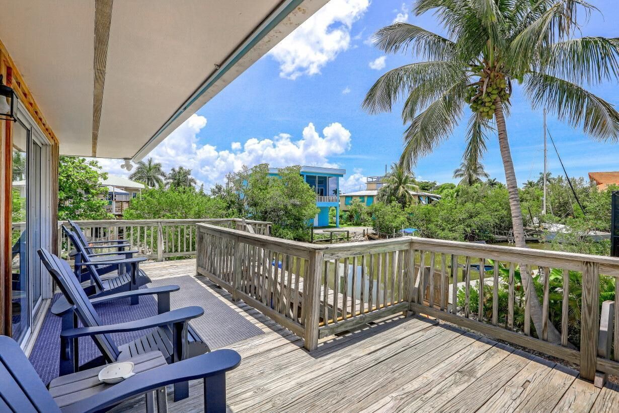 Talo, useita sänkyjä (Goodland pet-friendly home with dock ) | Parveke