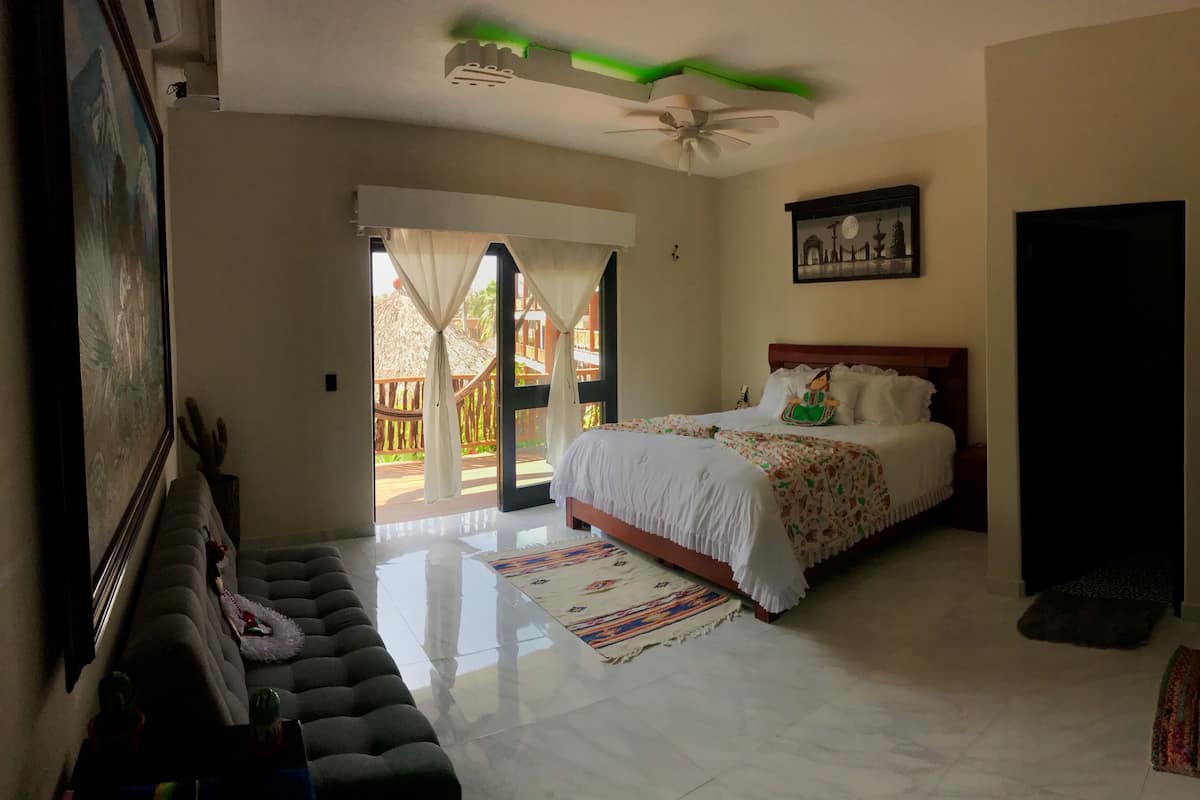 Habitación doble estándar (Mexico) | Camas Select Comfort, decoración personalizada y muebles diferentes