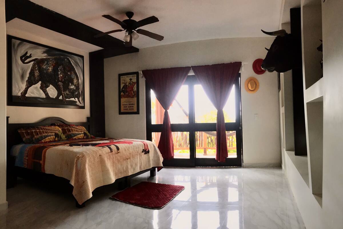 Habitación doble estándar (Espana) | Camas Select Comfort, decoración personalizada y muebles diferentes