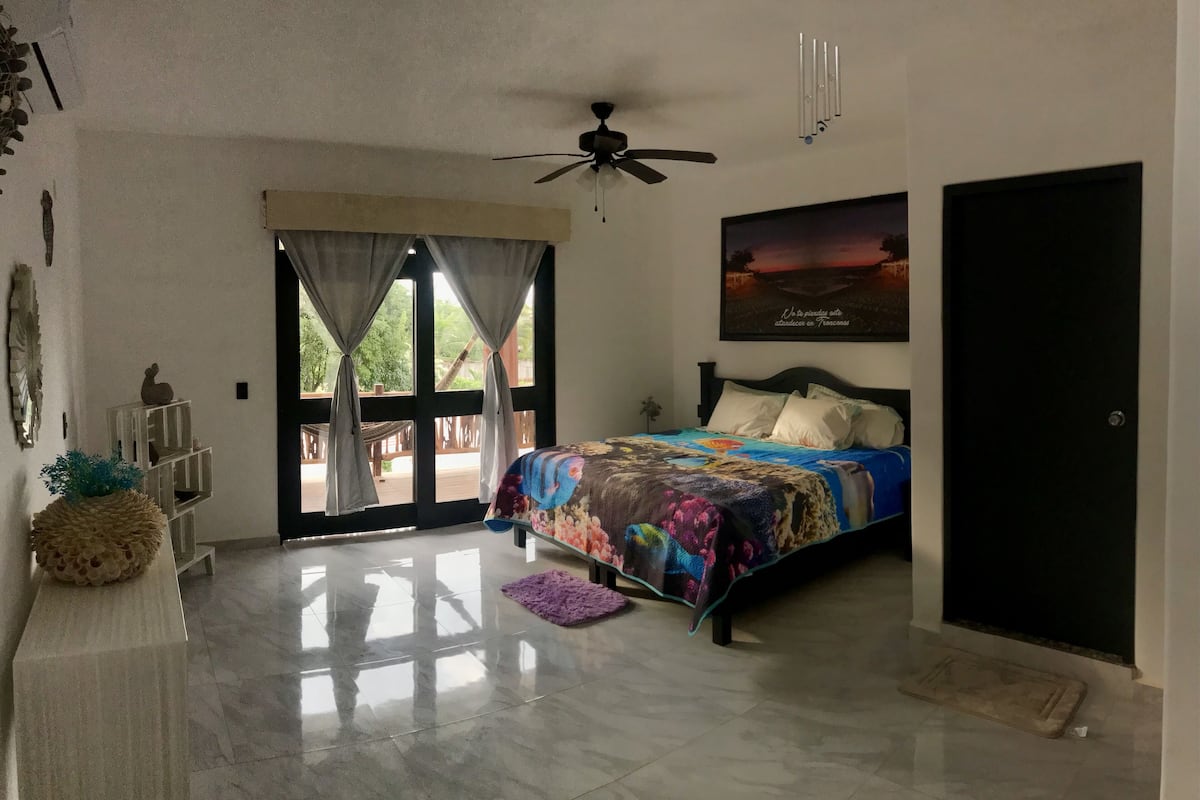 Standard Double Room Oceano | Camas Select Comfort, decoración personalizada y muebles diferentes