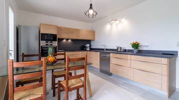 Fridge, microwave, oven, dishwasher