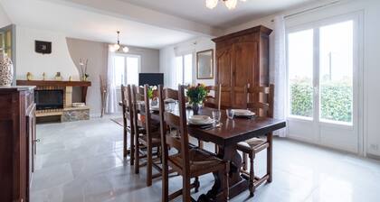Maison Hacharria - Four Bedroom House, Sleeps 6