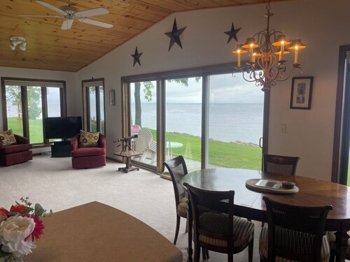 Waterfront Island-View Retreat on Rileys Point - Private Door County Escape