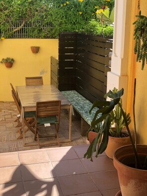 Outdoor dining - THE BIRDS OF PARADISE (Faro)