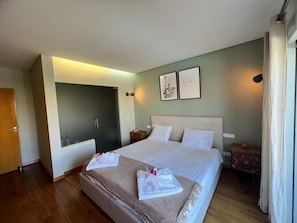 3 bedrooms, iron/ironing board, travel cot, free WiFi