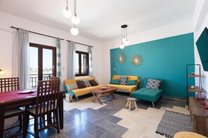 Apartment, Multiple Beds | Living area