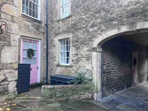 Charming Weaver's Cottage in Historic Frome