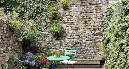 Charming Weaver's Cottage in Historic Frome