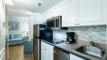 Full-sized fridge, microwave, stovetop, dishwasher