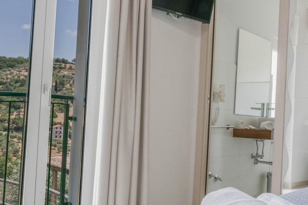 Kamar Double Standar | Pemandangan dari kamar