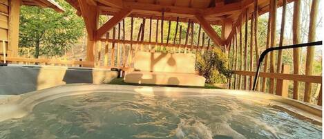 Bain à remous extérieur